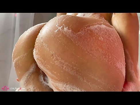 ❤️ Brunette dushda kuchli orgazm uchun vibrator bilan mushukni onanizm qiladi ❌  seks da bizda ❌
